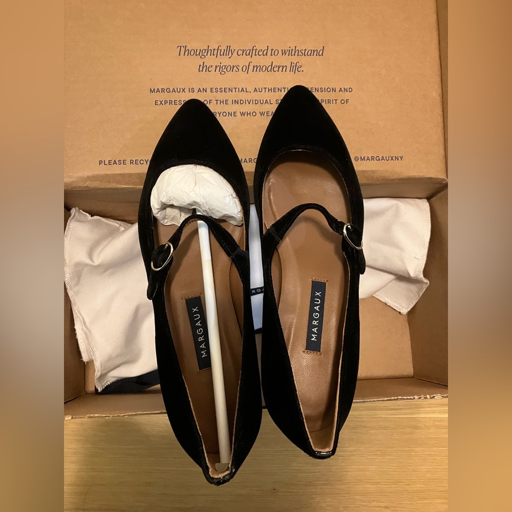 GORGEOUS Margaux Black Velvet Mary Jane Flat NIB Perfect Size 37 7 N Narrow